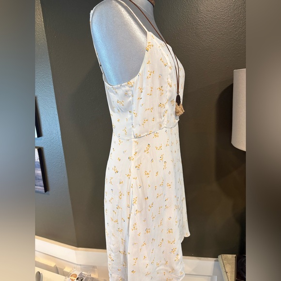 Cotton On Women’s Woven 90s Mini Dress – “Isobel” Ditsy Floral (White) | Medium - Picture 4 of 12